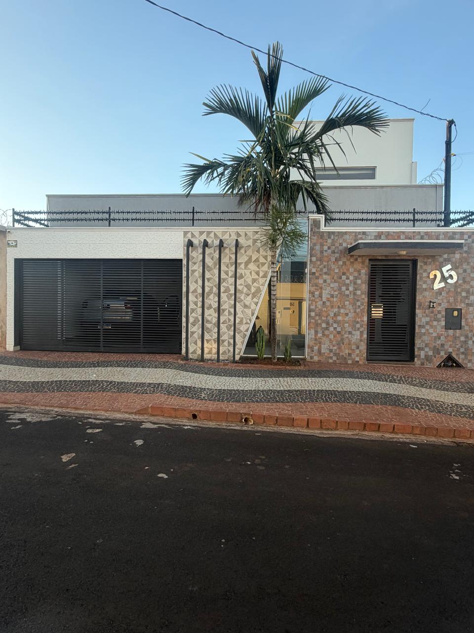 Casa de Alto Padrão à Venda no Jardim Interlagos 3 – Araguari – MG
