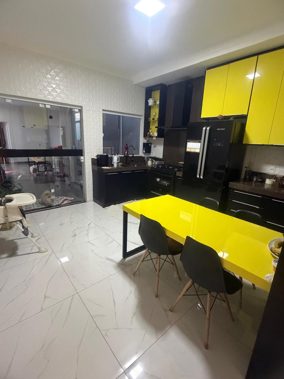 Casa de Alto Padrão à Venda no Jardim Interlagos 3 – Araguari – MG