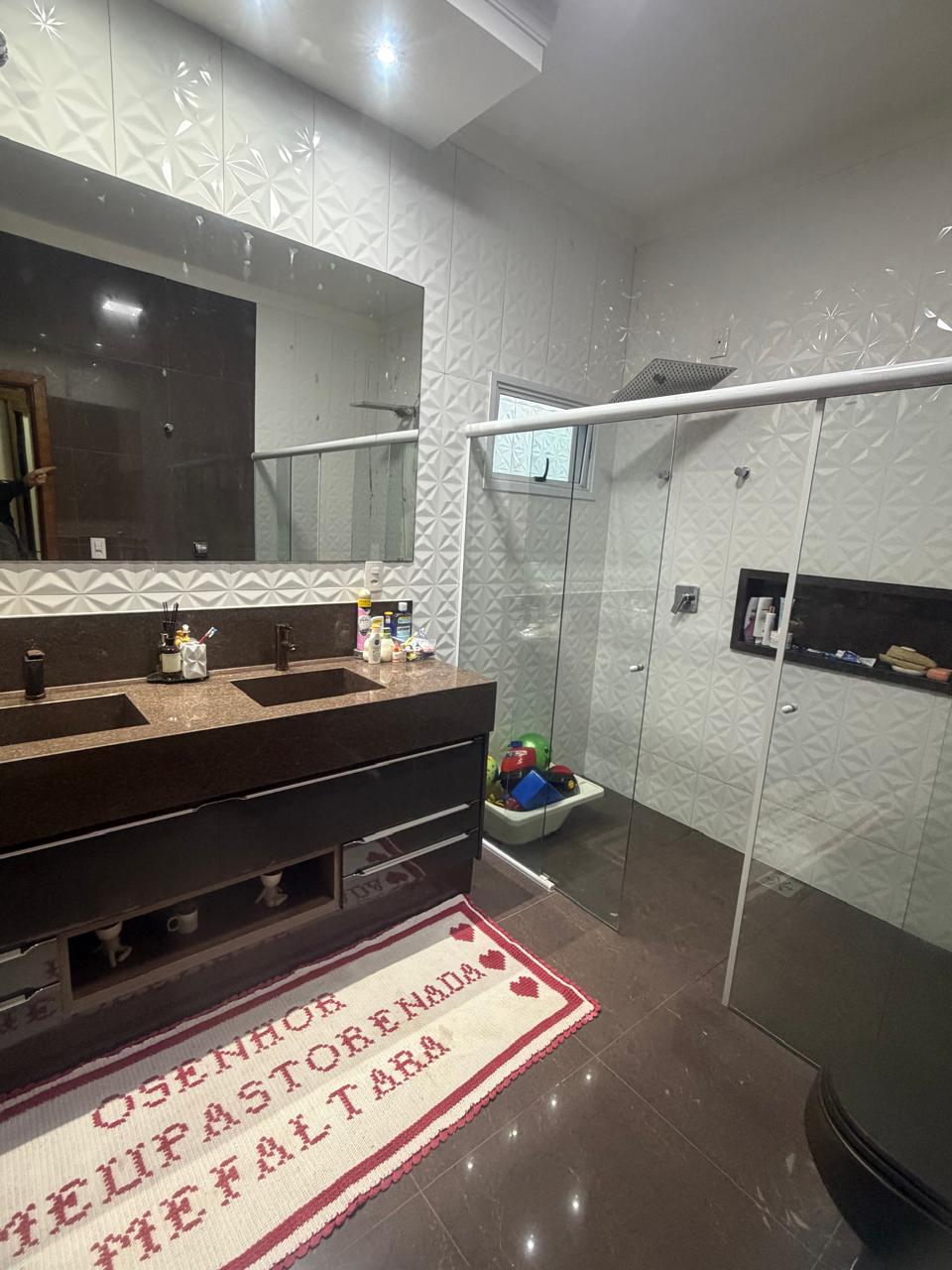 Casa de Alto Padrão à Venda no Jardim Interlagos 3 – Araguari – MG